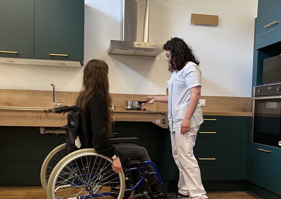 Une cuisine d'ergothérapie adaptée aux personnes en situation de handicap à l'hôpital Pierre Wertheimer - 2
